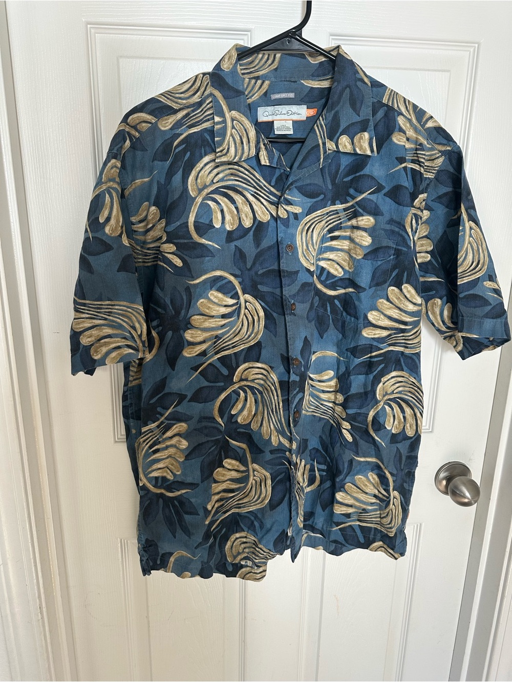 Quiksilver Blue and Tan Tropical Comfort Fit Button Down Men’s Size Large